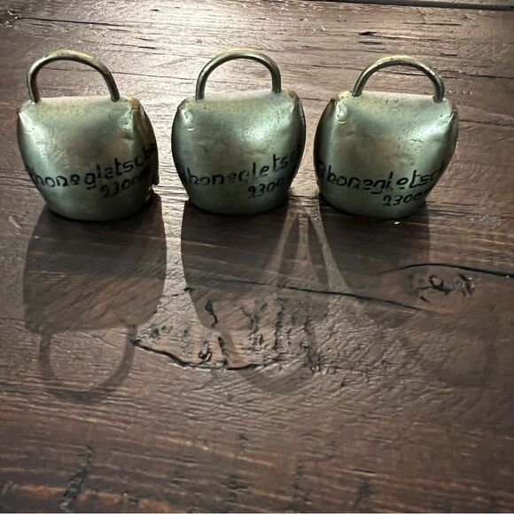 Hand-Painted Floral Vintage Swiss Mini Brass Cow Bells (1950’s) - Picture 2 of 3